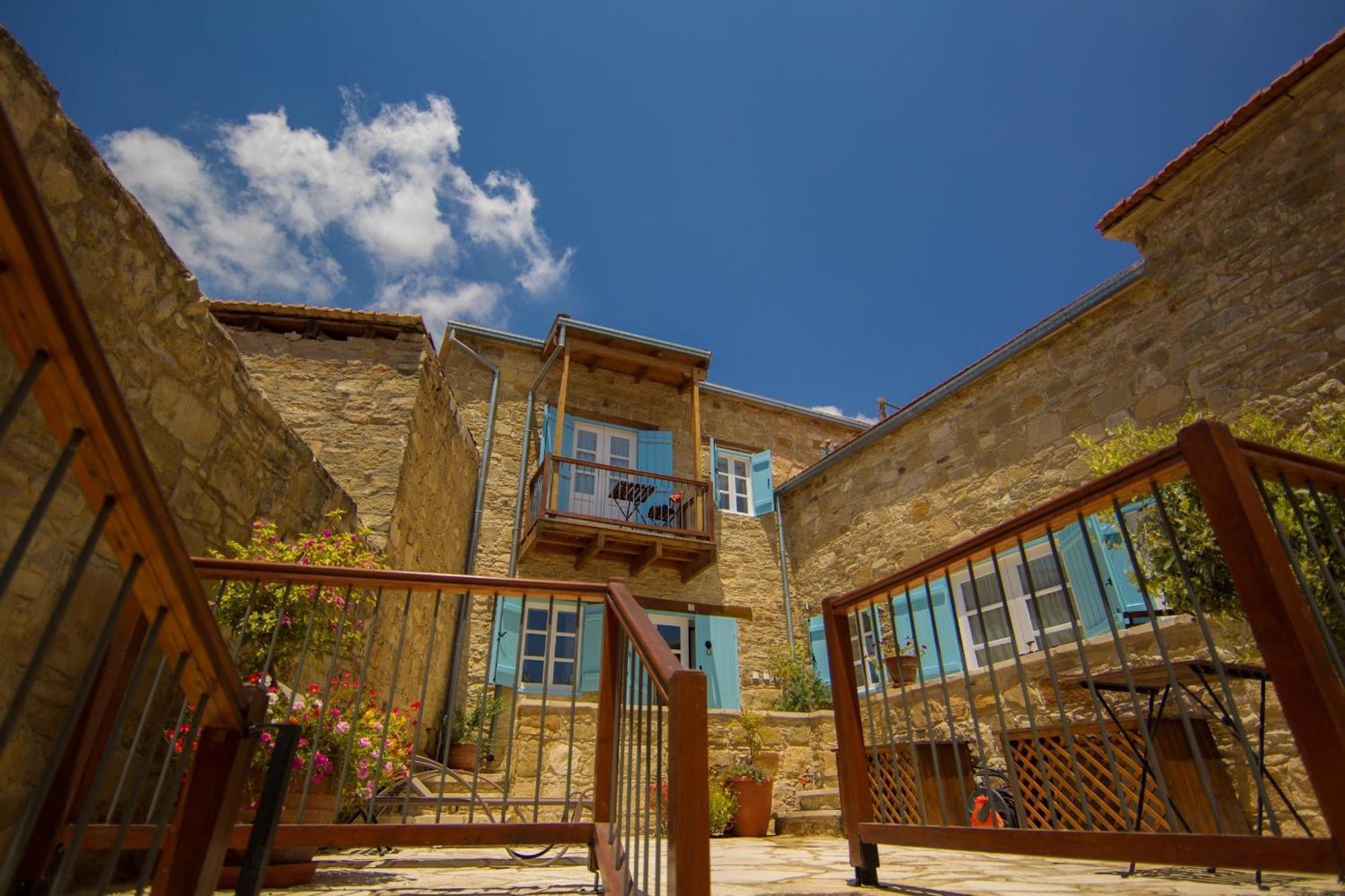 Dolphin Guest House And Studios Tokni Esterno foto