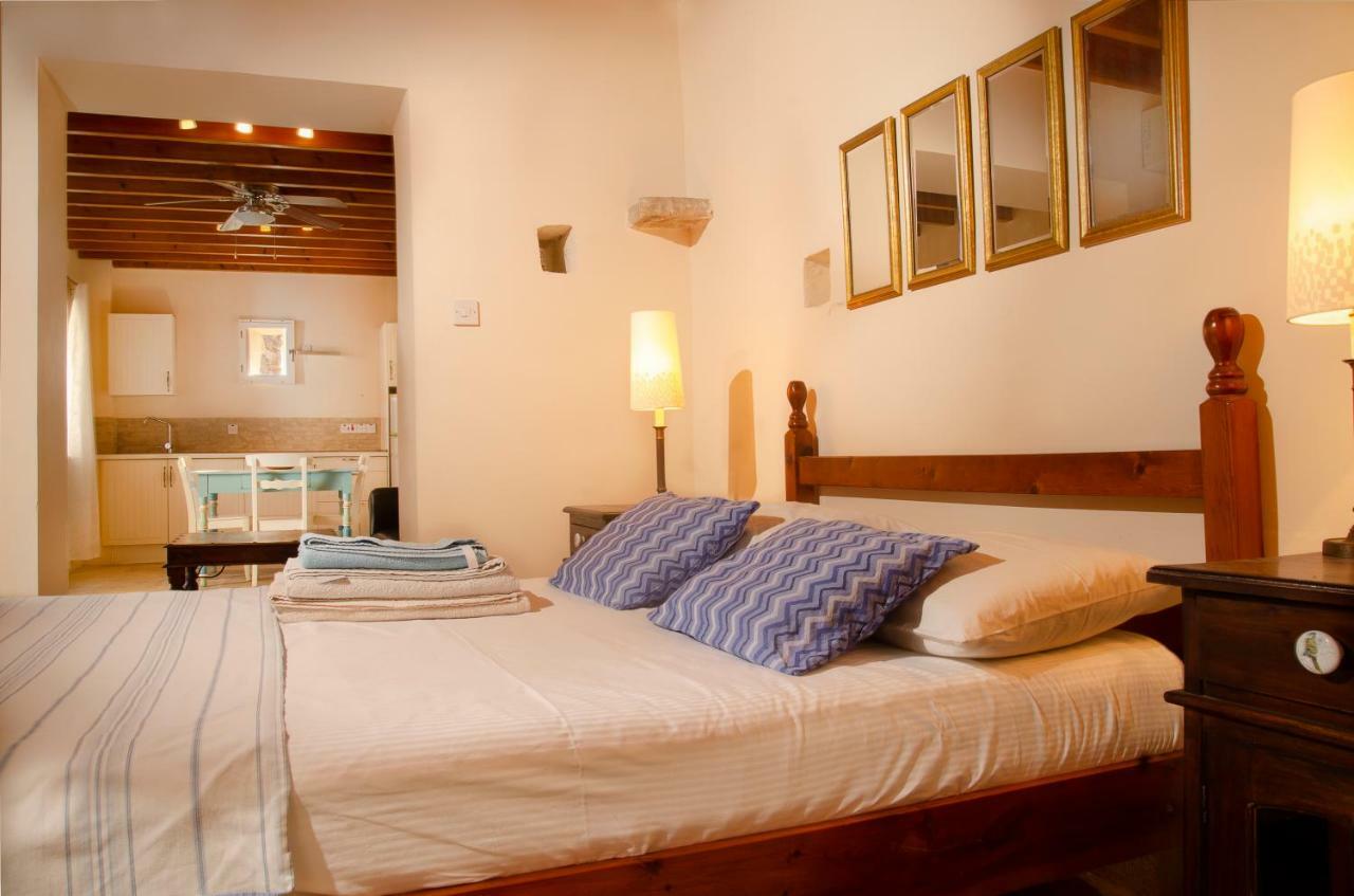 Dolphin Guest House And Studios Tokni Esterno foto