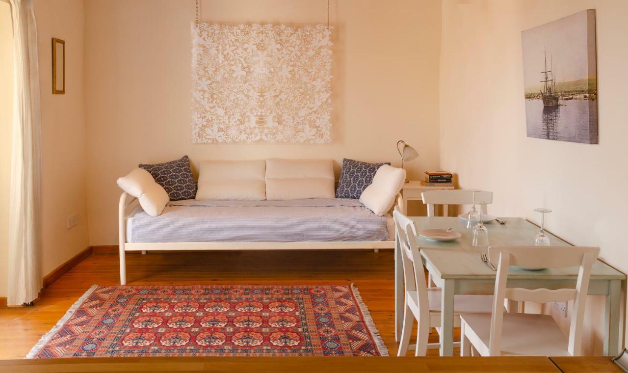 Dolphin Guest House And Studios Tokni Esterno foto